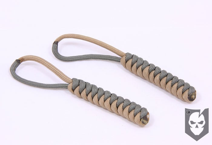 Змейка из паракорда. Узлы паракорд Snake Knot. Темляк Snake Knot. Темляк змеиный узел. Паракорд темляк змейка.