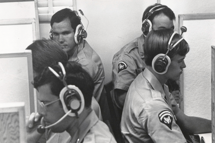 U.S. Spies: The Intelligence Cycle from Delivery to Consumption - ITS ...