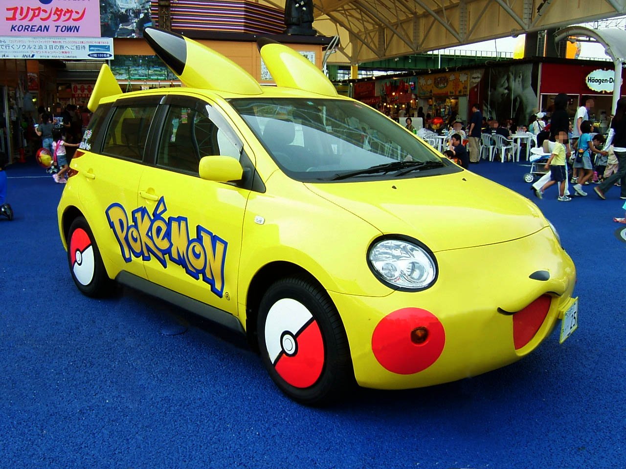 TOYOTA_ist_Pikachu_Car